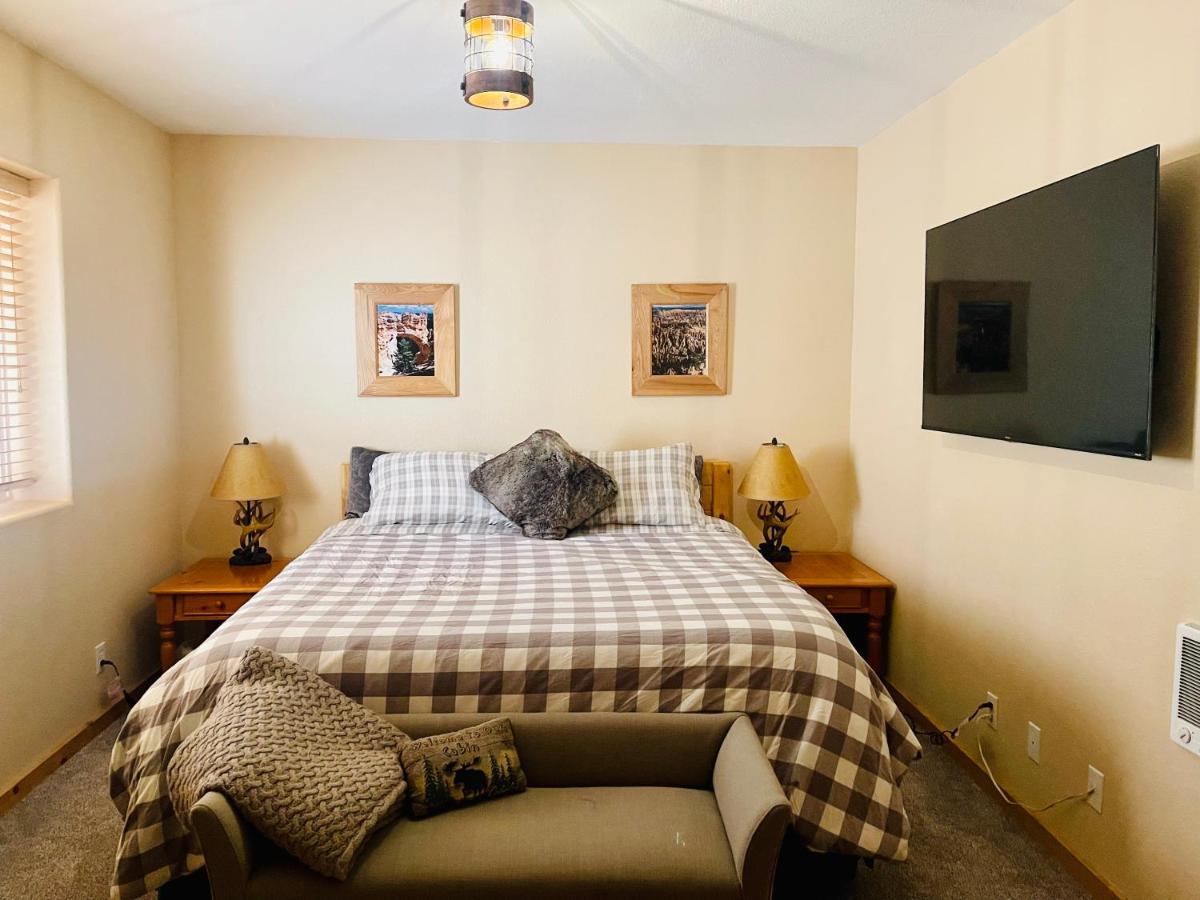 Adventure Awaits 3King Bed,2Bath Log Cabin In Heart Of Duck Creek Village! Esterno foto