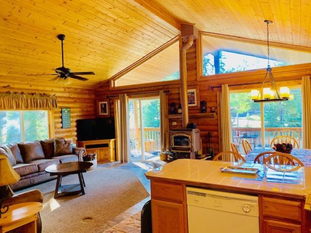 Adventure Awaits 3King Bed,2Bath Log Cabin In Heart Of Duck Creek Village! Esterno foto